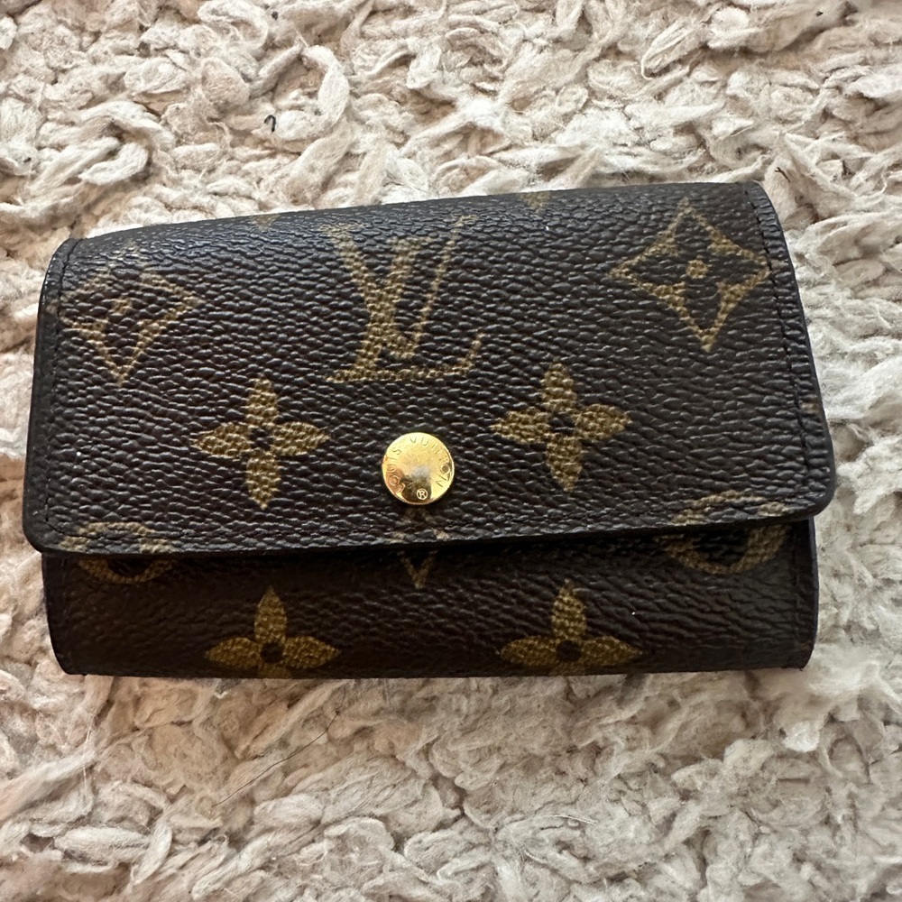 ❌SOLD❌Louis Vuitton Key Holder Monogram Accessory - Picture 1 of 10